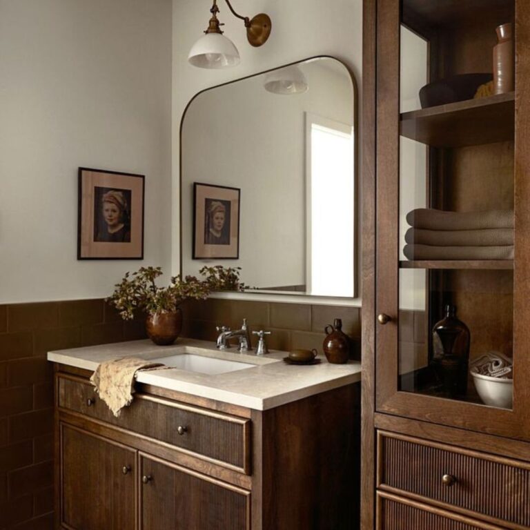 9 Moody Vintage Bathroom Ideas That Blend Classic Charm with Dark Drama ...